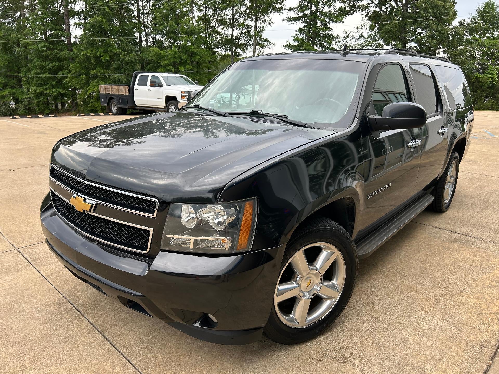 2011 Chevrolet Suburban 2WD 1500 LT's photo