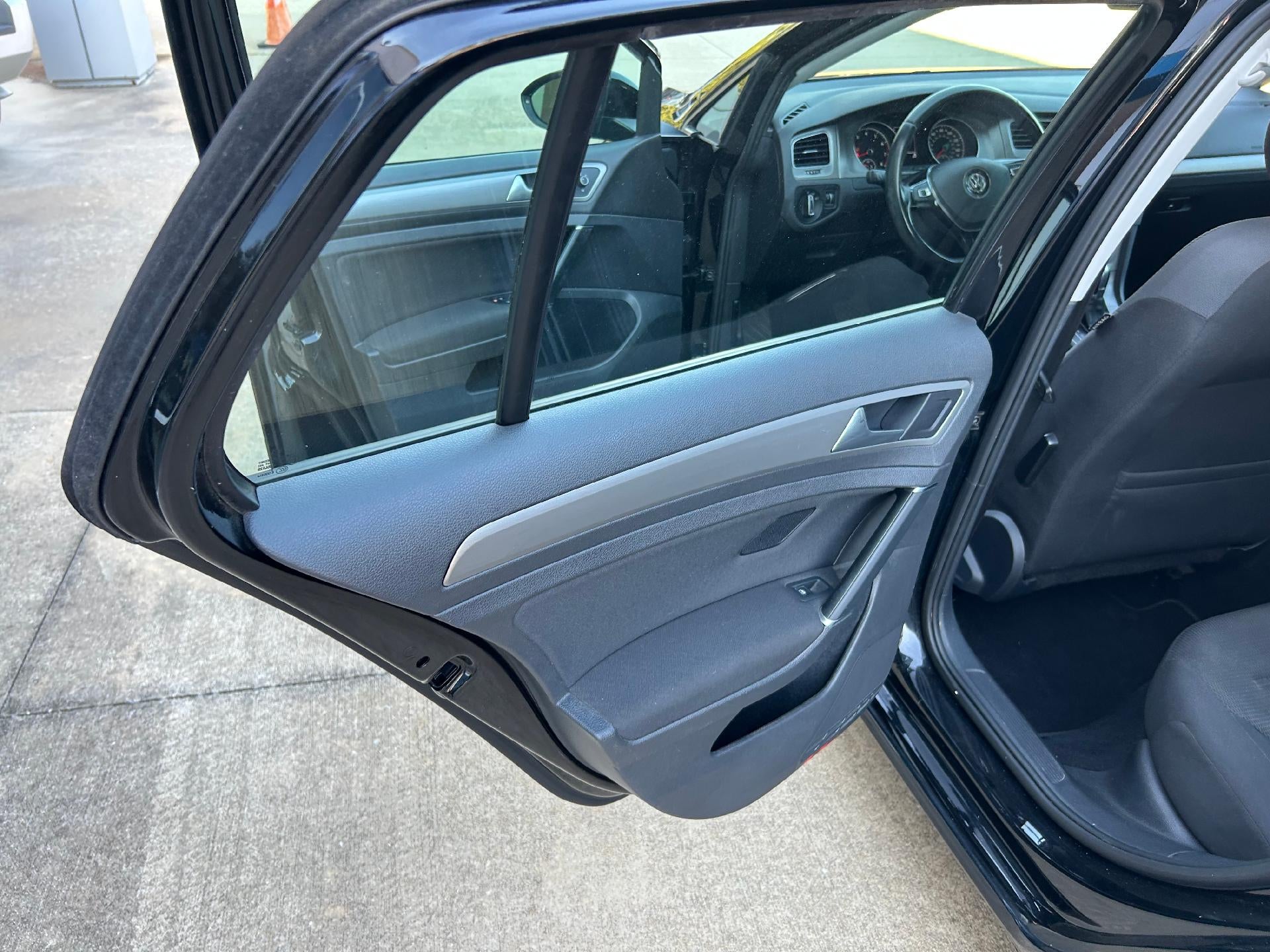 2016 Volkswagen Golf TSI S