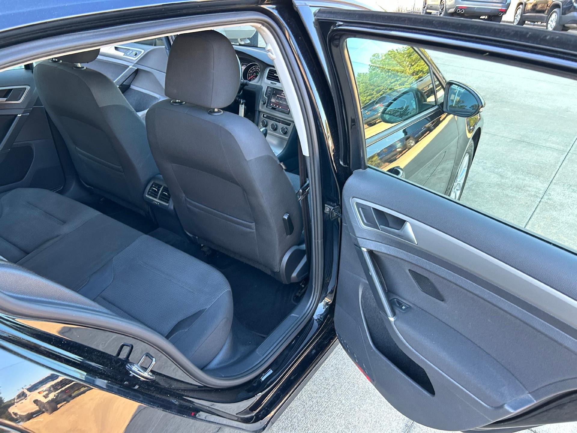 2016 Volkswagen Golf TSI S