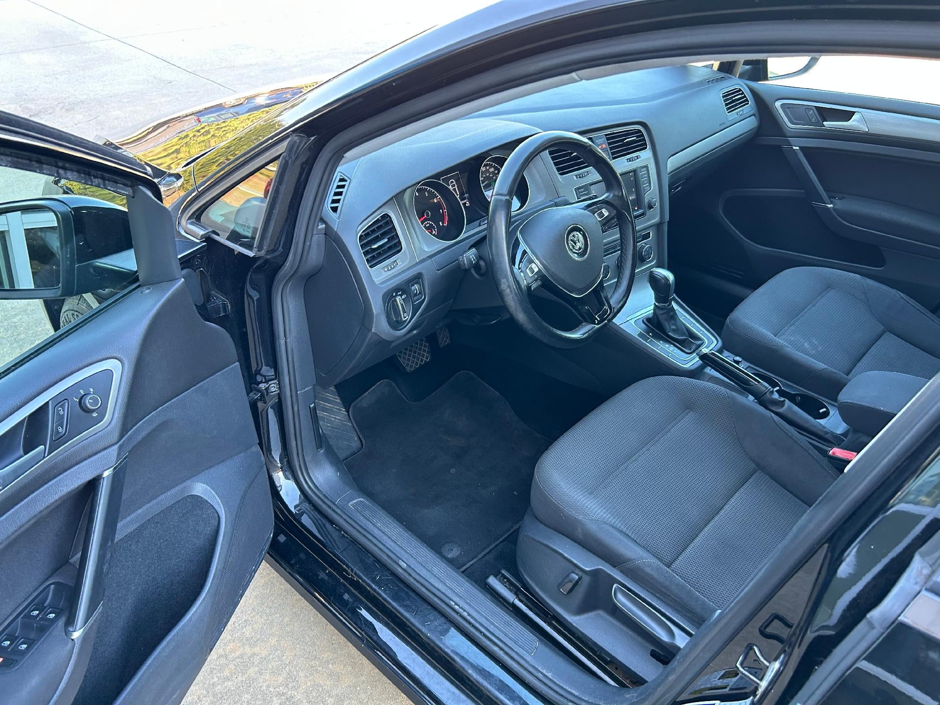 2016 Volkswagen Golf TSI S