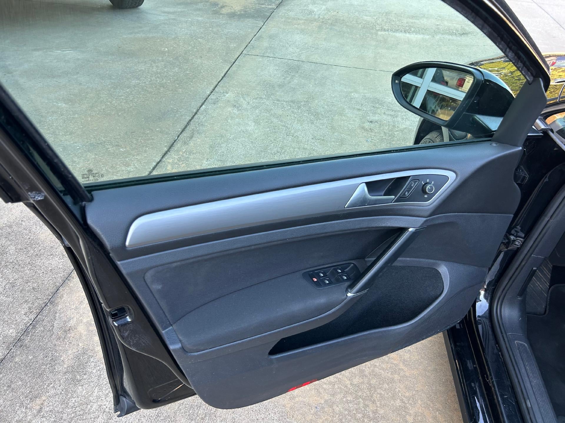 2016 Volkswagen Golf TSI S